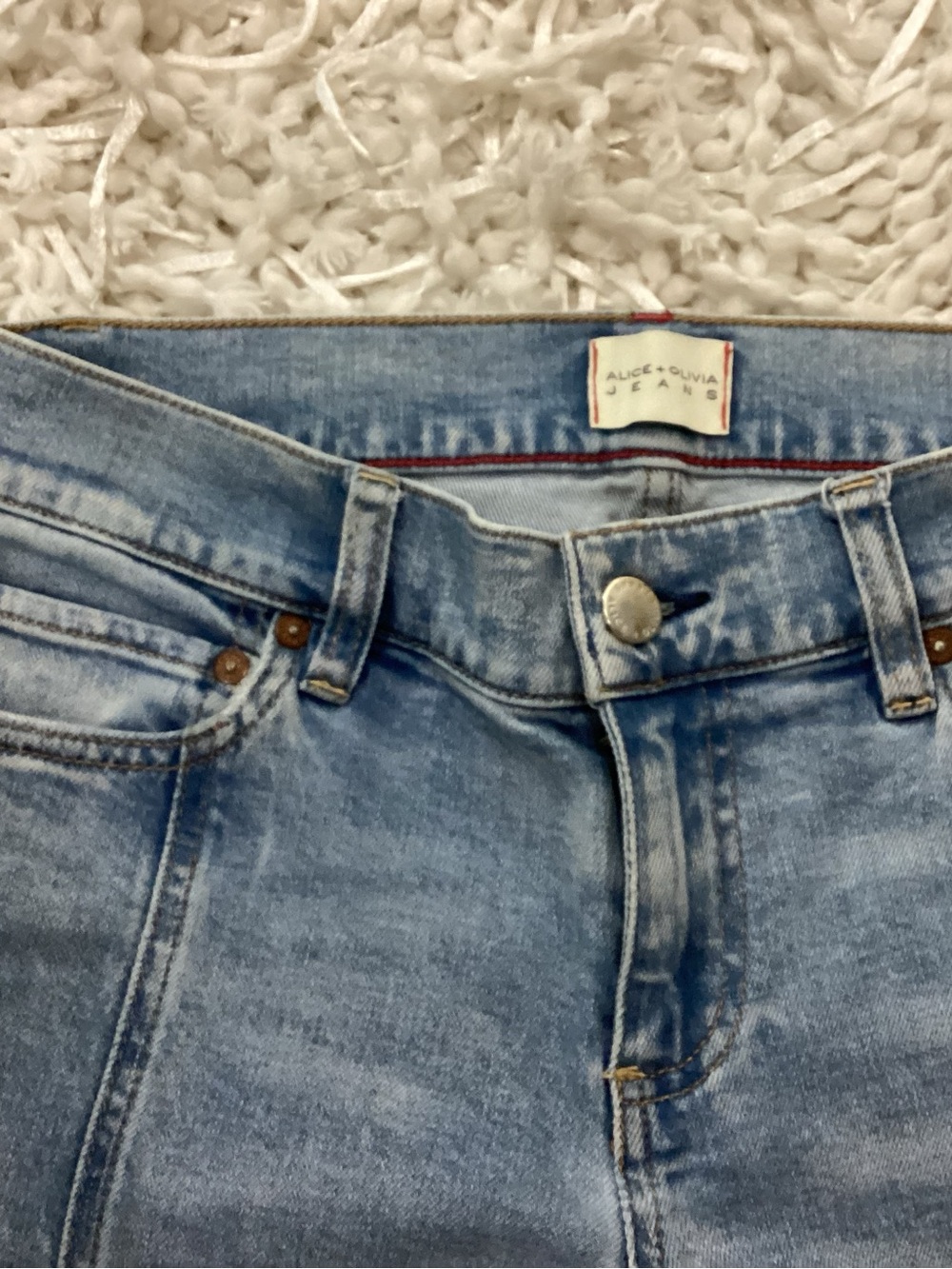 Alice + Olivia Light Blue Low Rise Split-Hem Flared Jeans -  NWOT - SIZE 28 - Picture 5 of 15